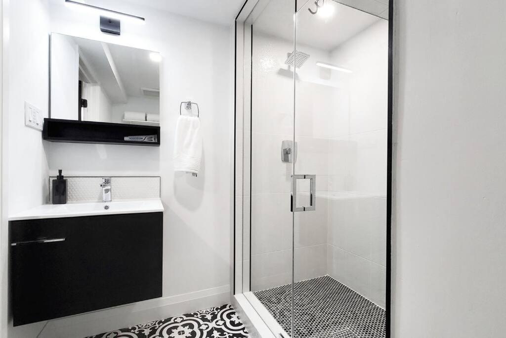 Renovated Guest Suite Near The Lake & High Park In Toronto! Екстериор снимка