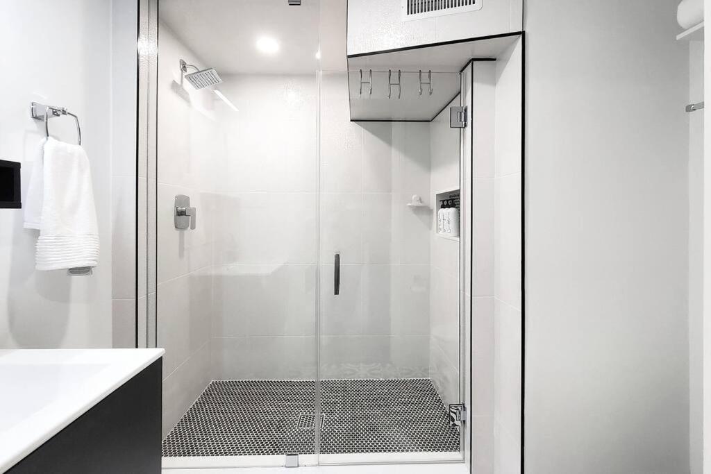 Renovated Guest Suite Near The Lake & High Park In Toronto! Екстериор снимка