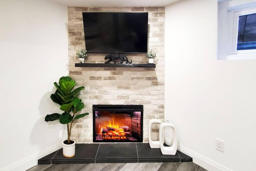 Renovated Guest Suite Near The Lake & High Park In Toronto! Екстериор снимка