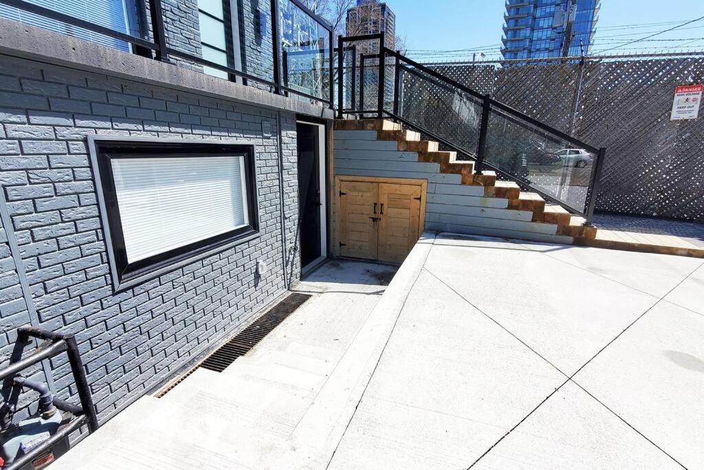 Renovated Guest Suite Near The Lake & High Park In Toronto! Екстериор снимка